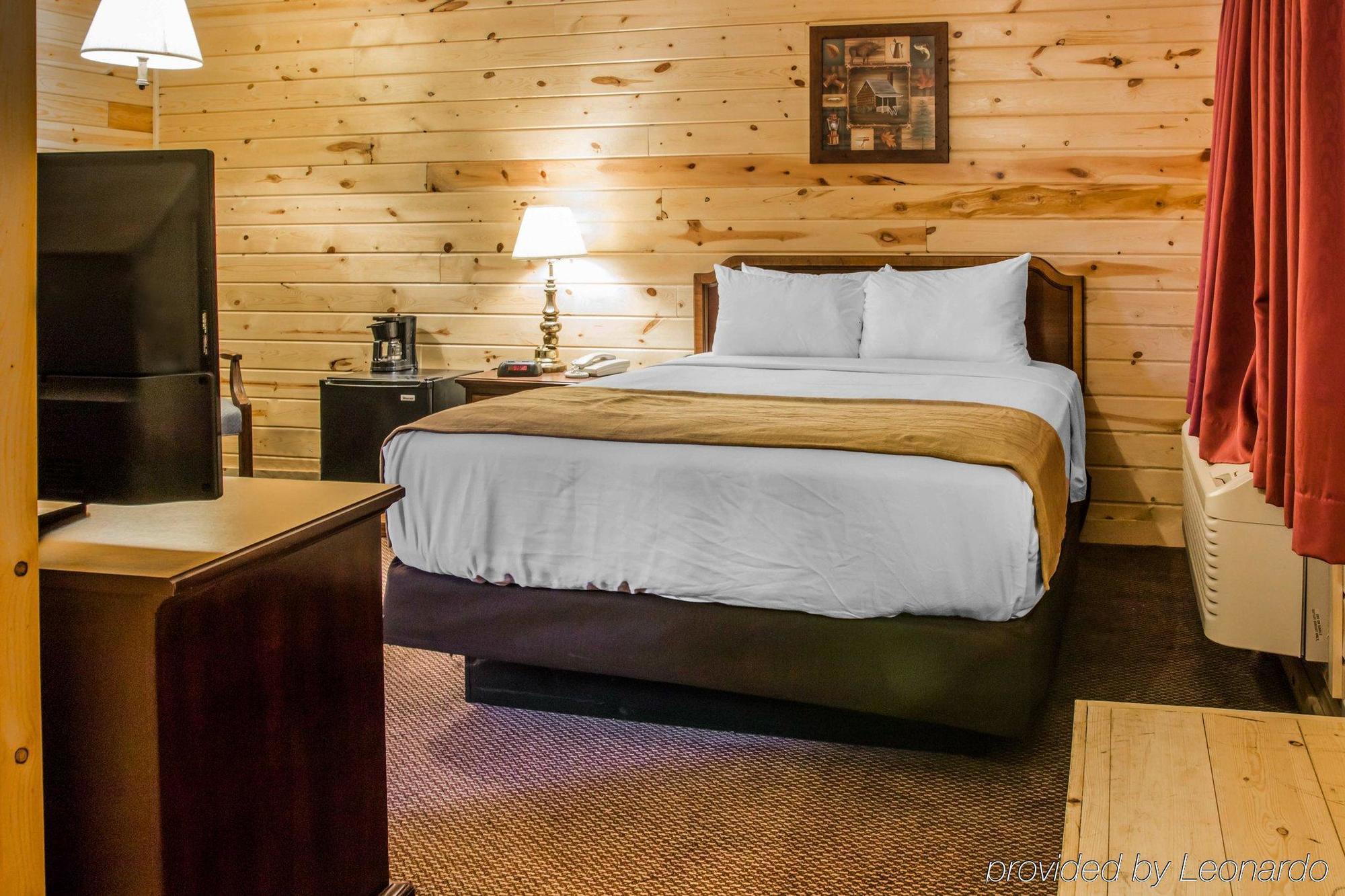 Econo Lodge Bayview Mackinaw City Exteriör bild