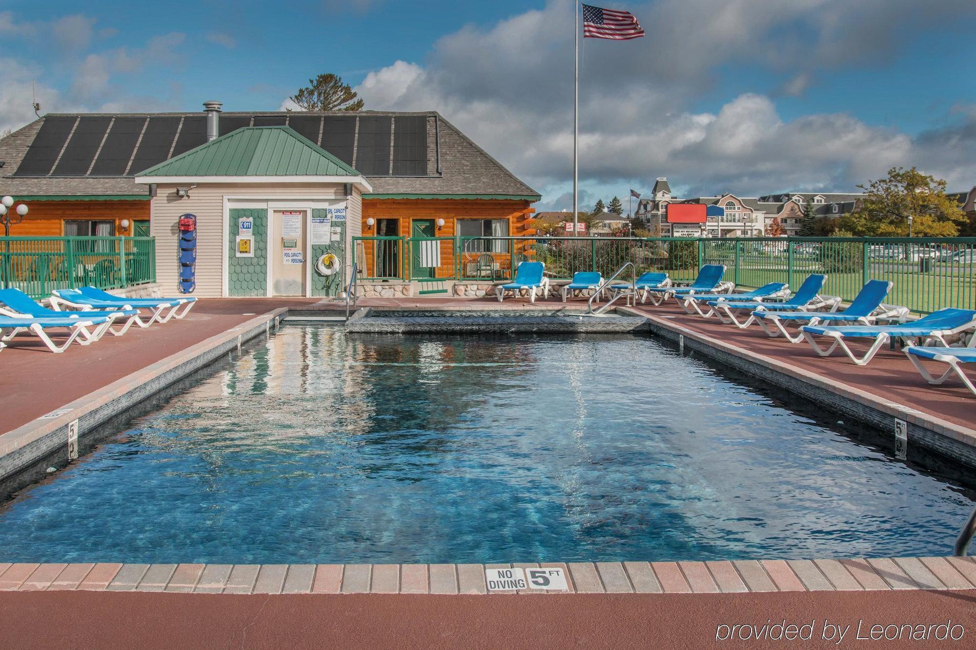 Econo Lodge Bayview Mackinaw City Exteriör bild