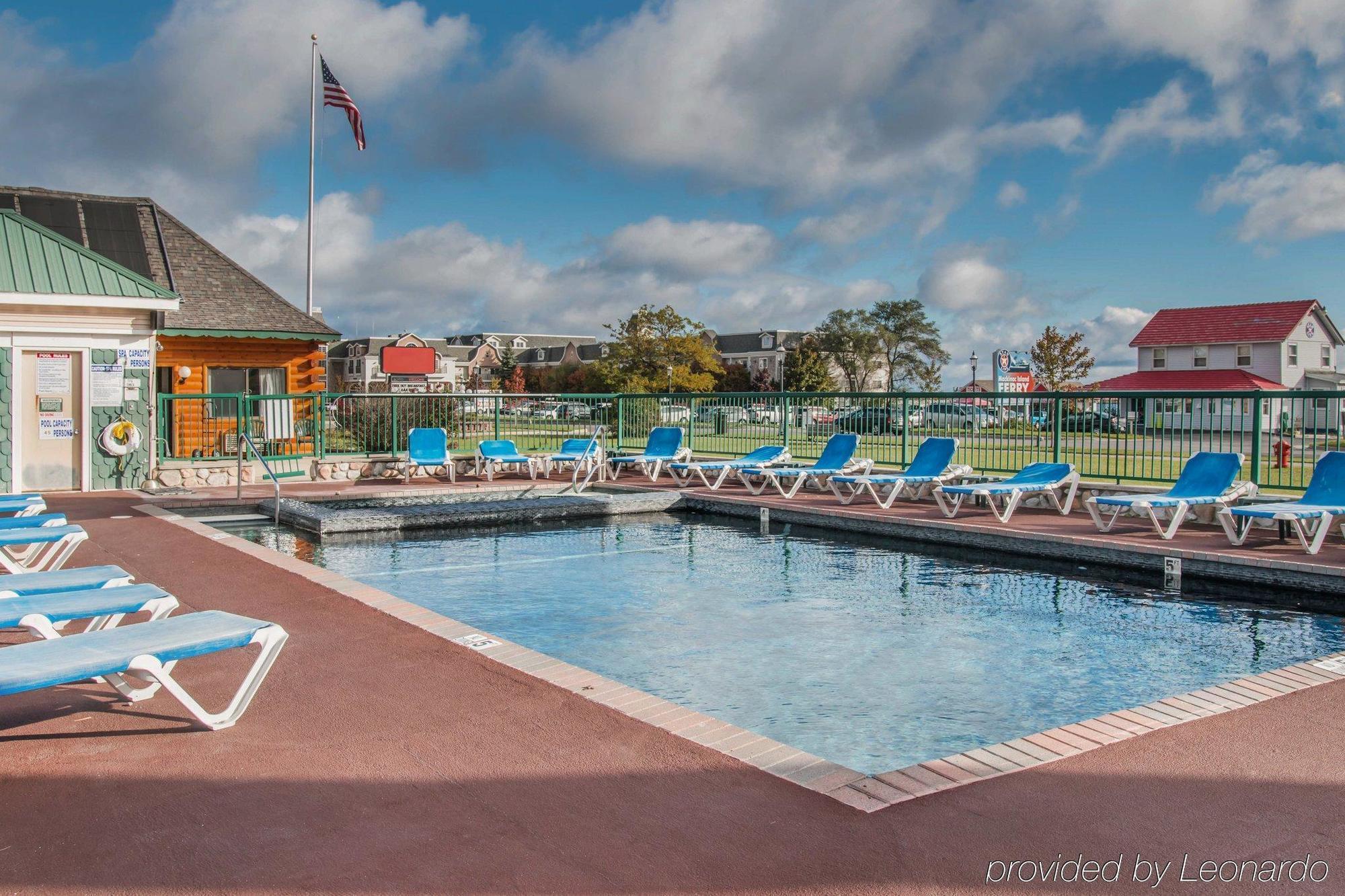Econo Lodge Bayview Mackinaw City Exteriör bild