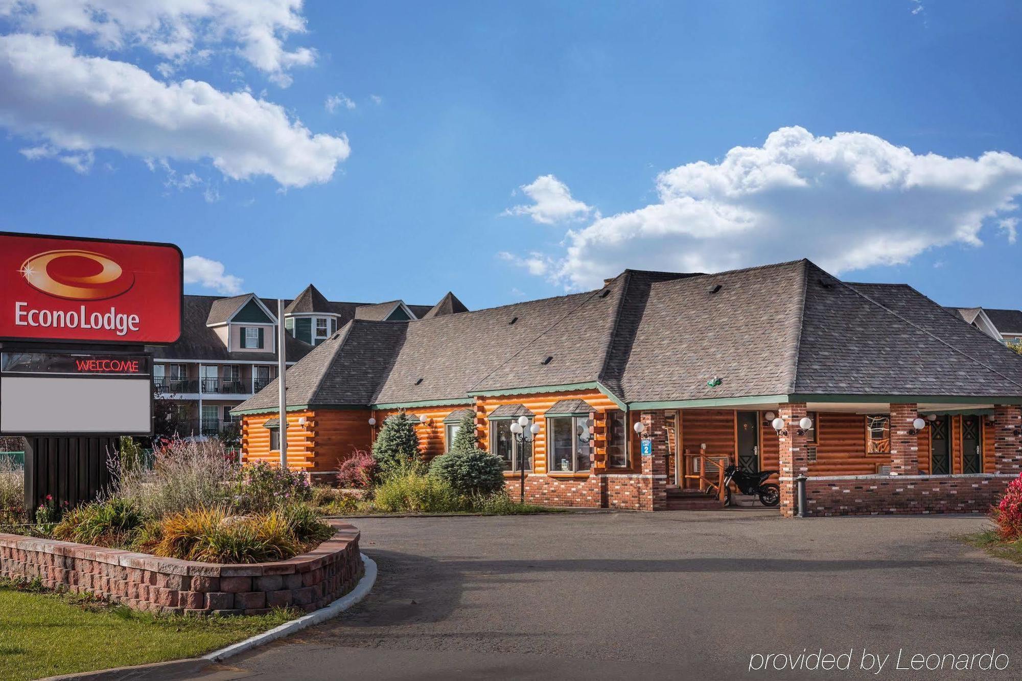 Econo Lodge Bayview Mackinaw City Exteriör bild