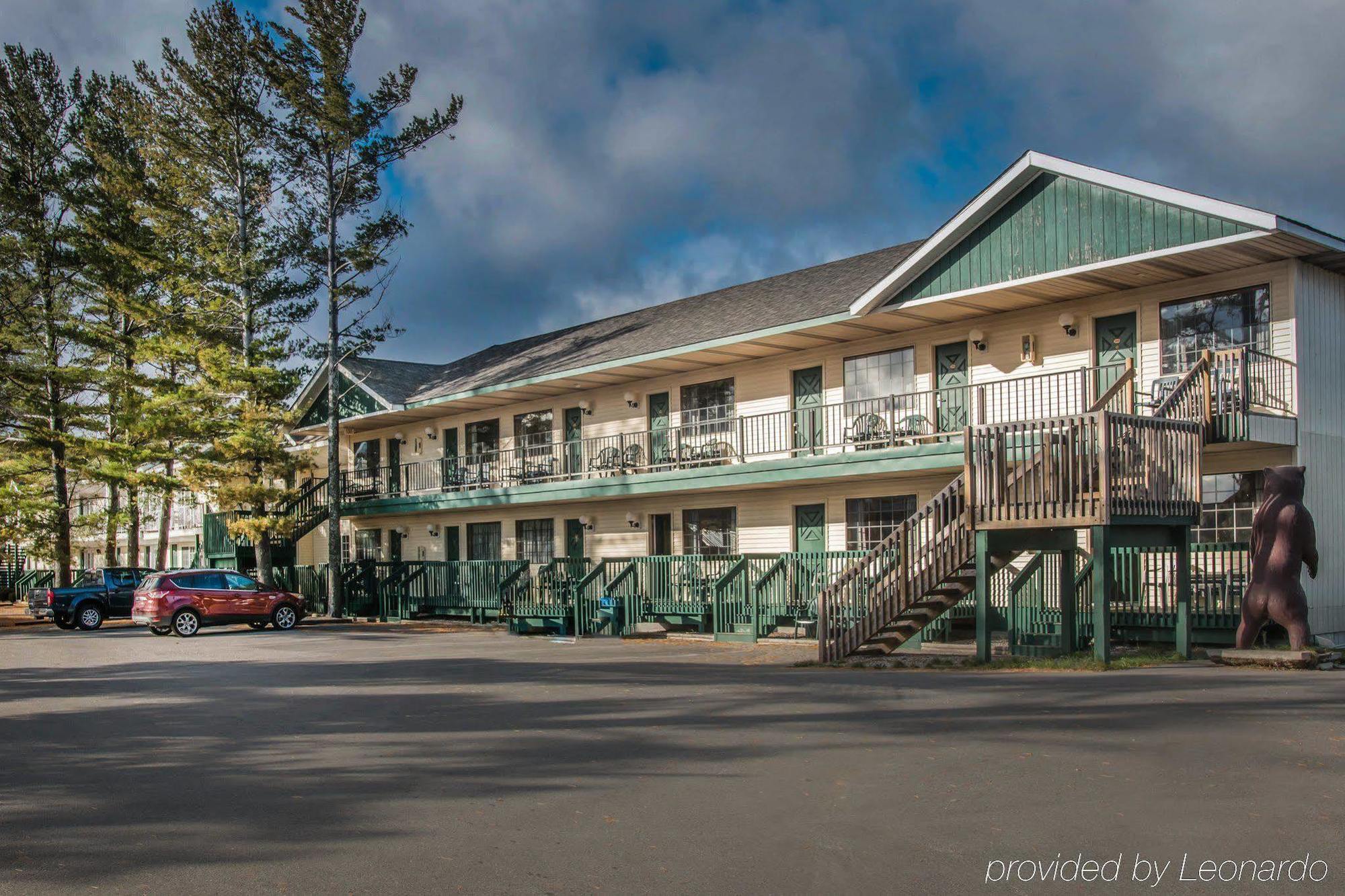 Econo Lodge Bayview Mackinaw City Exteriör bild