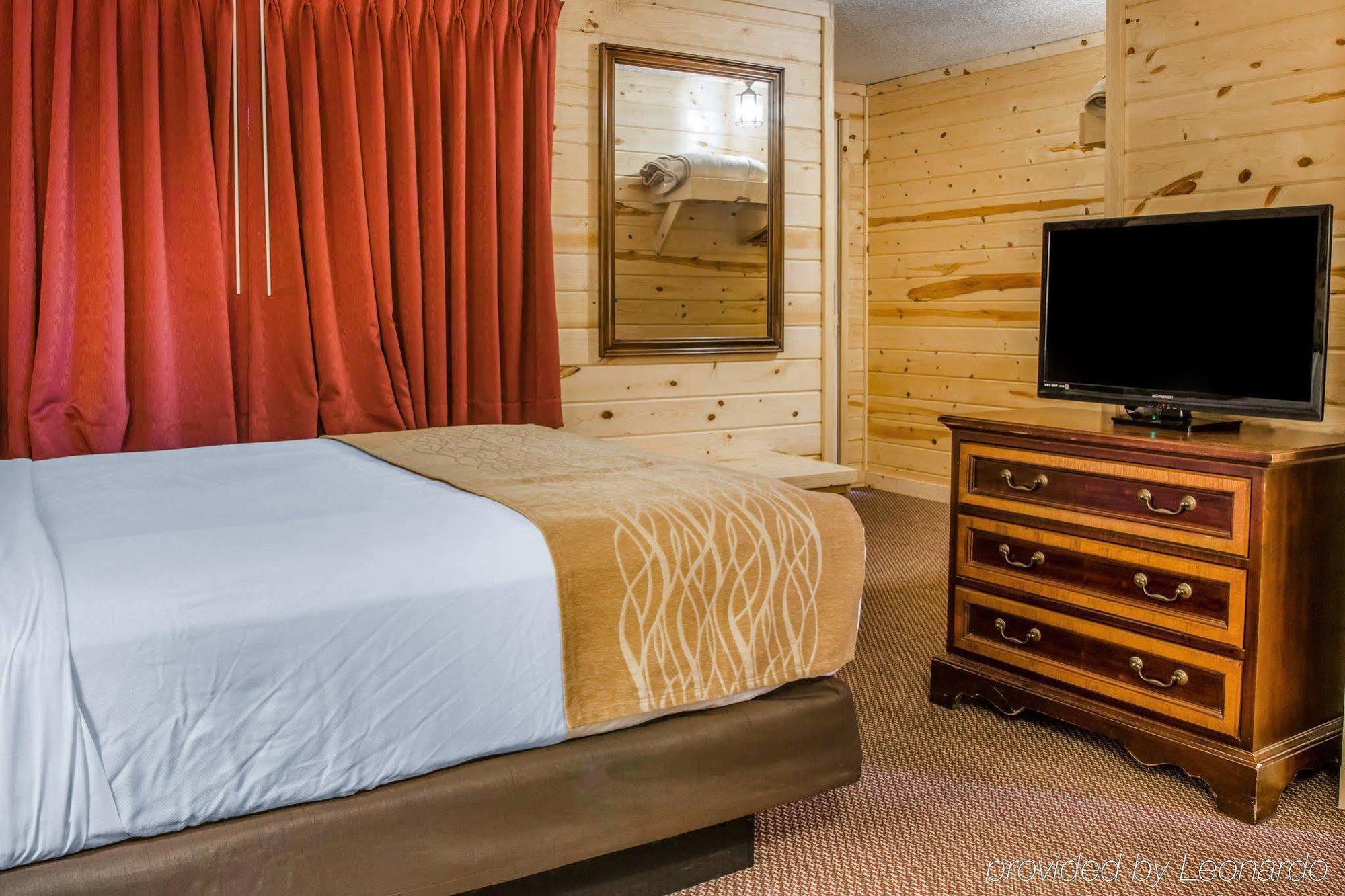 Econo Lodge Bayview Mackinaw City Exteriör bild