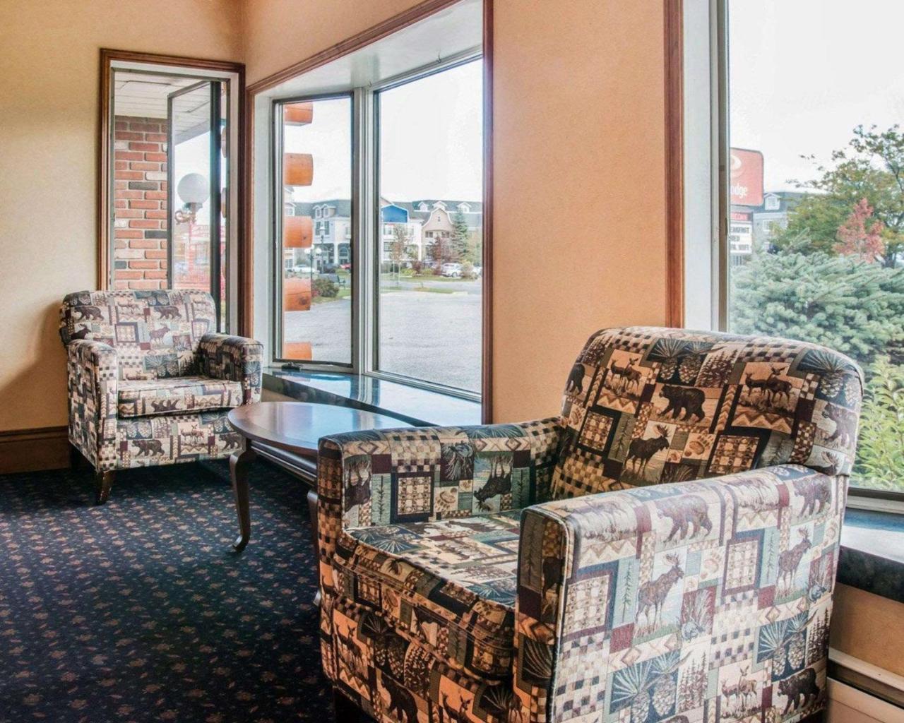 Econo Lodge Bayview Mackinaw City Exteriör bild