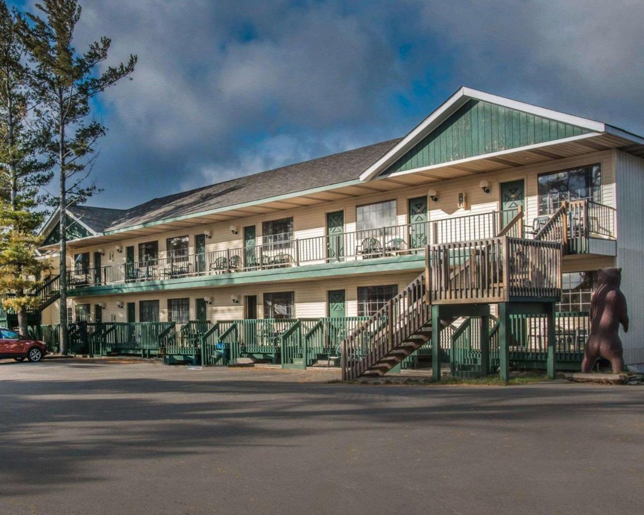 Econo Lodge Bayview Mackinaw City Exteriör bild