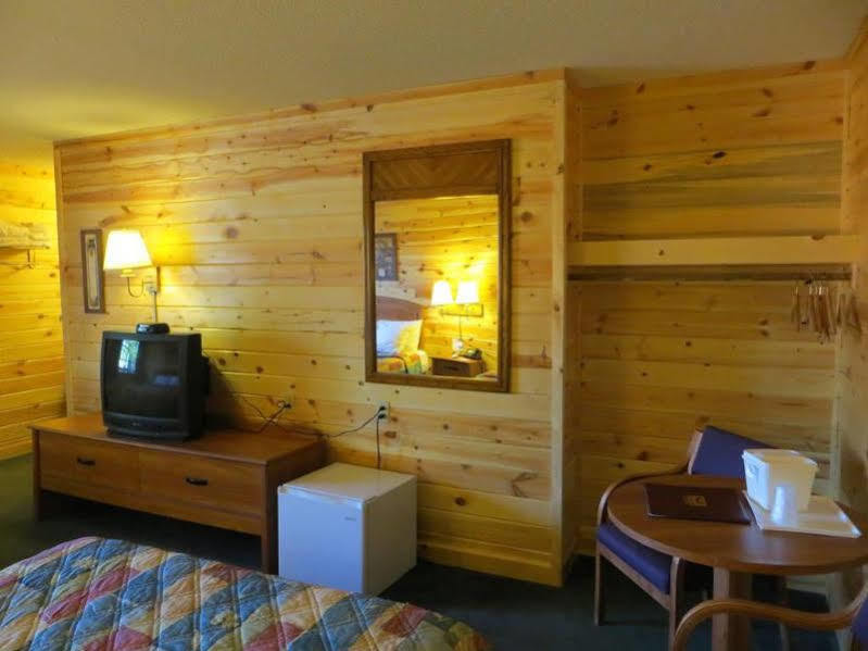 Econo Lodge Bayview Mackinaw City Exteriör bild